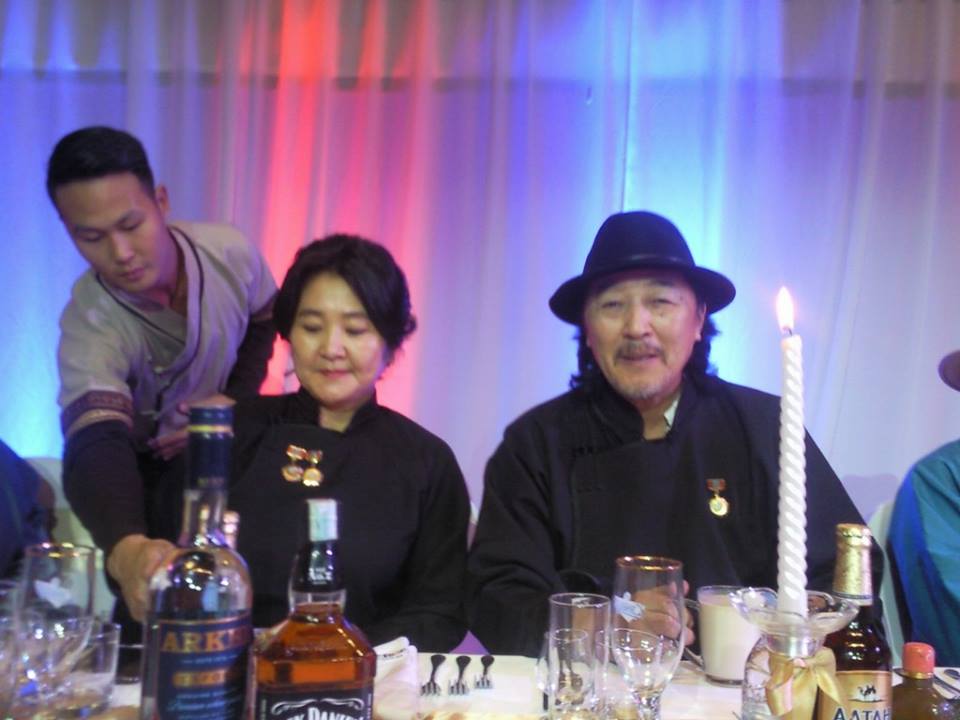 Жүжигчин О.Бат-Өлзий Гавьяат цолны найраа хийлээ